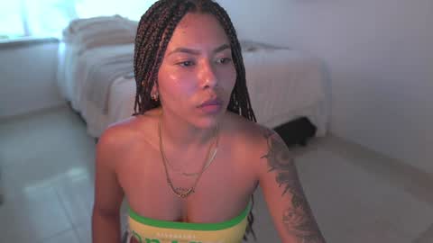 Snapshot of alejandra_kiss98 chatting on 01.18.25 O.F alejandra h1998 stream 300 pm - 1100 pm online show from 01.18.25