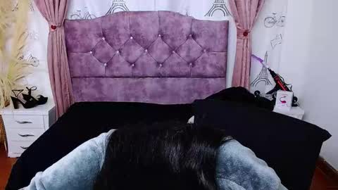 Snapshot of alejandracastr chatting on 10.23.25 ALEJANDRA online show from 10.23.25