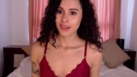 Snapshot of alejandraray chatting on 06.18.26 Danna Ray online show from 06.18.26