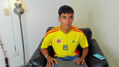 Snapshot of alejandro_williams chatting on 06.17.26 Alejandro williams online show from 06.17.26