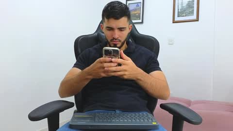 Snapshot of alejandroo_7 chatting on 01.25.25 alejandroo_7 online show from 01.25.25