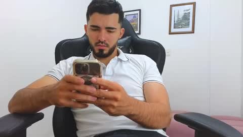 Snapshot of alejandroo_7 chatting on 02.14.25 alejandroo_7 online show from 02.14.25