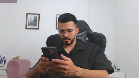 Snapshot of alejandroo_7 chatting on 09.25.25 alejandroo_7 online show from 09.25.25