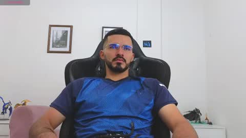 Snapshot of alejandroo_7 chatting on 10.14.25 alejandroo_7 online show from 10.14.25