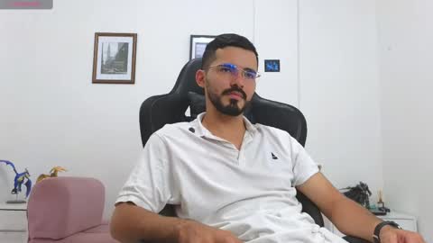 Snapshot of alejandroo_7 chatting on 10.22.25 alejandroo_7 online show from 10.22.25