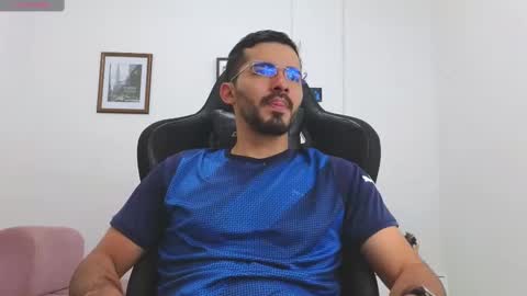 Snapshot of alejandroo_7 chatting on 10.30.25 alejandroo_7 online show from 10.30.25