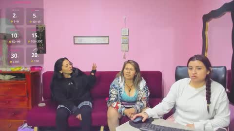 Snapshot of alejita_smithh chatting on 11.20.25 zoe and Kataleya online show from 11.20.25