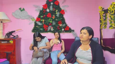Snapshot of alejita_smithh chatting on 12.17.25 zoe and Kataleya online show from 12.17.25