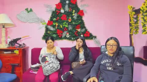 Snapshot of alejita_smithh chatting on 12.18.25 zoe and Kataleya online show from 12.18.25