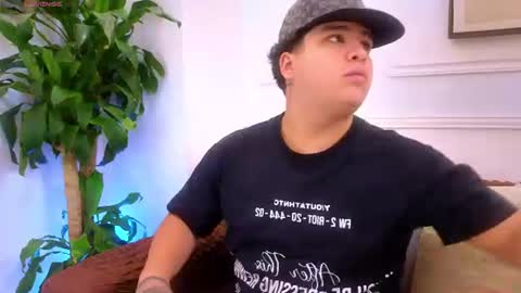 Snapshot of alejo_bennett chatting on 08.04.26 Alejo online show from 08.04.26