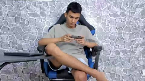 Snapshot of alejo_peverell chatting on 05.25.26 alejo peverell online show from 05.25.26