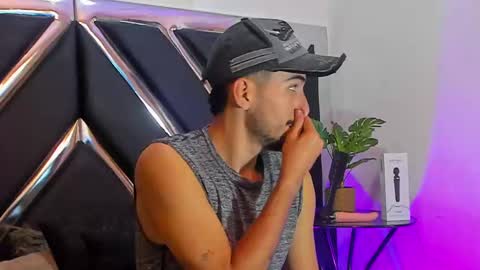 Snapshot of alekruizx chatting on 09.27.25 Alek online show from 09.27.25