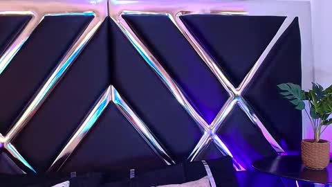 Snapshot of alekruizx chatting on 10.04.25 Alek online show from 10.04.25