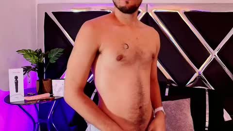 Snapshot of alekruizx chatting on 10.08.25 Alek online show from 10.08.25