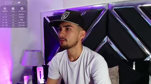 Snapshot of alekruizx chatting on 10.10.25 Alek online show from 10.10.25