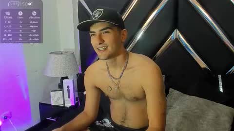 Snapshot of alekruizx chatting on 10.15.25 Alek online show from 10.15.25