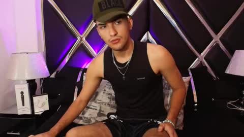 Snapshot of alekruizx chatting on 10.18.25 Alek online show from 10.18.25