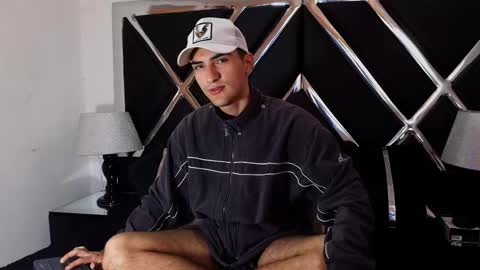 Snapshot of alekruizx chatting on 10.24.25 Alek online show from 10.24.25