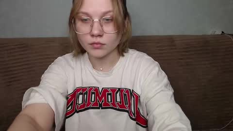 Snapshot of aleksaflirt chatting on 01.03.25 Aleksa online show from 01.03.25
