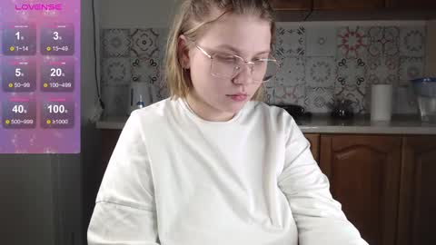 Snapshot of aleksaflirt chatting on 02.18.25 Aleksa online show from 02.18.25