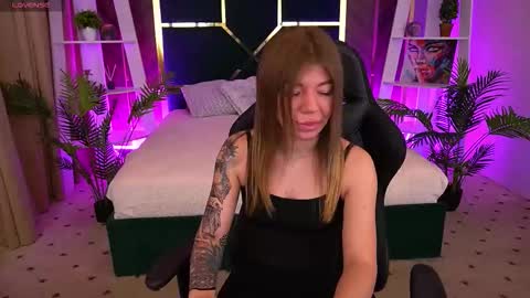 Snapshot of aleksaloree chatting on 10.18.25 aleksaloree online show from 10.18.25