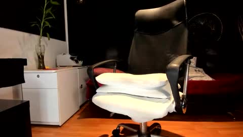 ALESSANDRO  WYE online show from 11.04.25