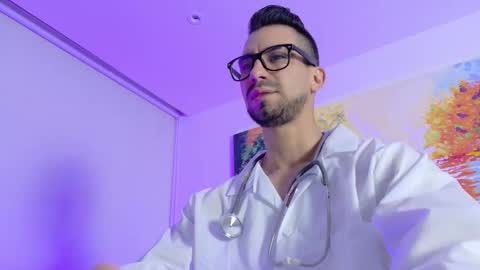 Snapshot of alessandro_dibellucci chatting on 10.09.25 Kciqu3 Independent model online show from 10.09.25