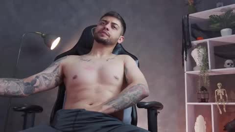 Snapshot of alessandro_duty chatting on 10.26.25 Alessandro INDEPENDENT MODEL online show from 10.26.25