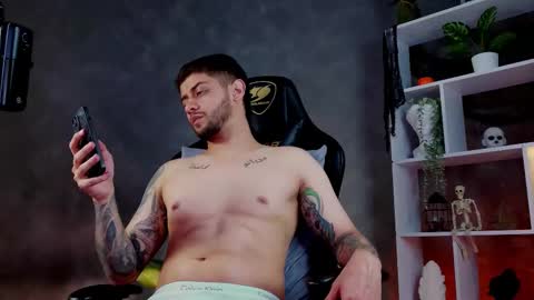 Snapshot of alessandro_duty chatting on 10.29.25 Alessandro INDEPENDENT MODEL online show from 10.29.25