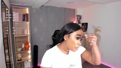 Snapshot of alessia_anderson07 chatting on 10.28.25 Yy online show from 10.28.25