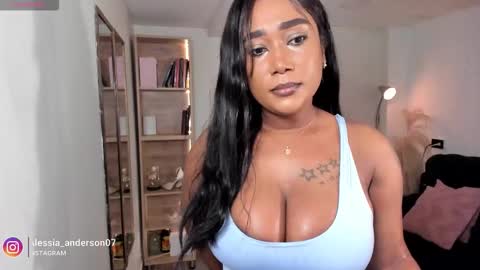 Snapshot of alessia_anderson07 chatting on 11.15.25 Yy online show from 11.15.25