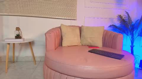 Snapshot of alessia_moon1 chatting on 10.18.25 Alejandra online show from 10.18.25