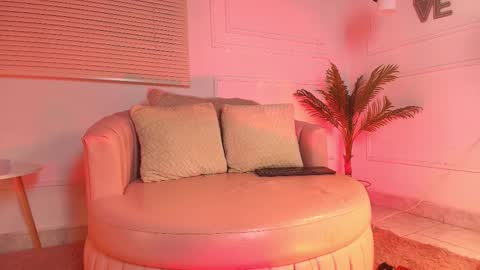 Snapshot of alessia_moon1 chatting on 10.24.25 Alejandra online show from 10.24.25