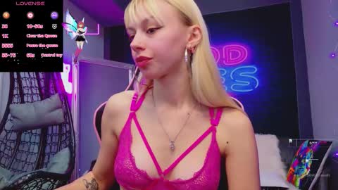 Snapshot of alessiacroft chatting on 10.01.25 alessiacroft online show from 10.01.25