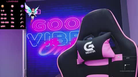 Snapshot of alessiacroft chatting on 10.06.25 alessiacroft online show from 10.06.25