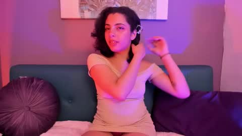 Snapshot of alessiia__ chatting on 11.04.25 alessiia__ online show from 11.04.25