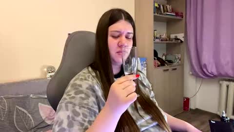 Aletta Oushen online show from 01.24.25