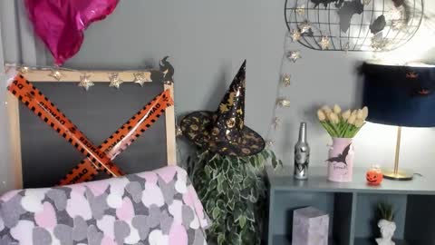 alettablacck online show from 10.22.25