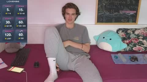 Snapshot of alex83530 chatting on 05.19.26 Alex83530 online show from 05.19.26