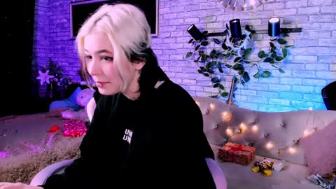 alex_howell online show from 01.05.25