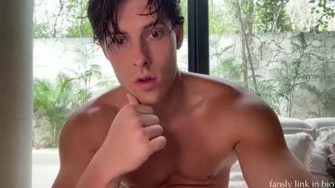 Snapshot of alex_islive chatting on 05.30.26 Alex Stone online show from 05.30.26