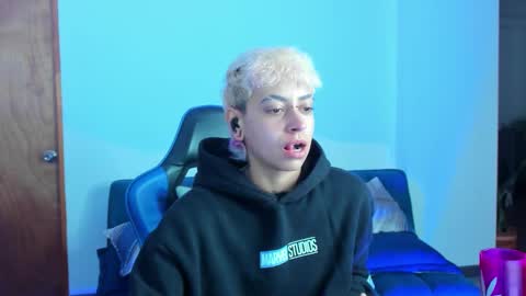 Snapshot of alex_poett chatting on 11.15.25 Residente0xxx online show from 11.15.25