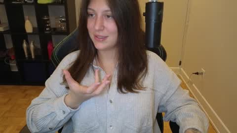 Snapshot of alexa_dream chatting on 10.13.25 dont be afraid to click social media link its working just click on that online show from 10.13.25