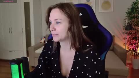 Snapshot of alexa_feels chatting on 06.25.26 Little Duck homie online show from 06.25.26