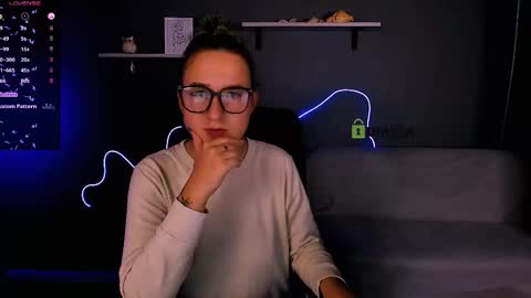 Snapshot of alexa_night_ chatting on 10.09.25 alexa_night_ online show from 10.09.25