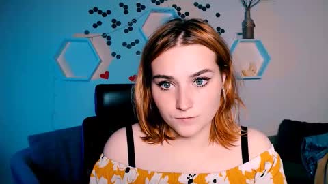 Snapshot of alexa_night_ chatting on 10.17.25 alexa_night_ online show from 10.17.25