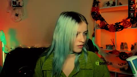 Snapshot of alexa_night_ chatting on 10.26.25 alexa_night_ online show from 10.26.25