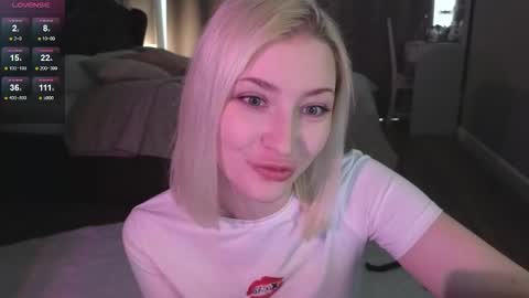 Snapshot of alexa_novak chatting on 10.11.25 Alexa online show from 10.11.25