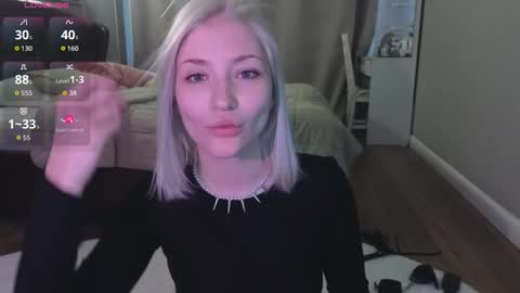 Snapshot of alexa_novak chatting on 10.13.25 Alexa online show from 10.13.25