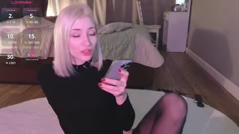 Snapshot of alexa_novak chatting on 10.19.25 Alexa online show from 10.19.25